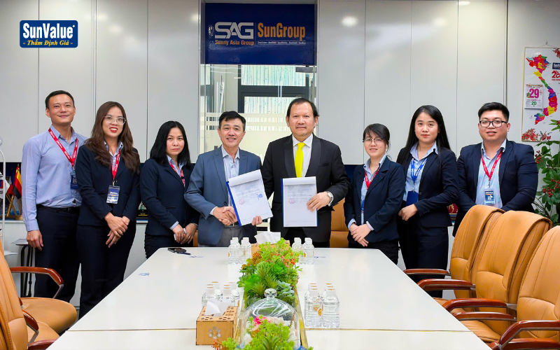 Đại diện SunValue và CGO cùng lưu lại dấu mốc hợp tác
