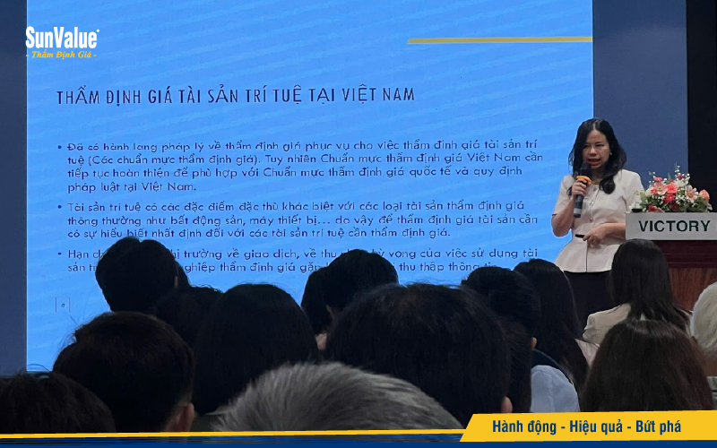 Các diễn giả đã chia sẻ nhiều nội dung chuyên sâu về những yếu tố cần xem xét khi xác định giá trị tài sản trí tuệ, tài sản vô hình