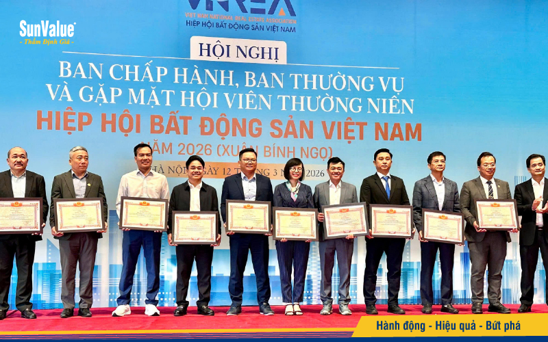 Tiến sĩ Trương Thái Sơn vinh dự nhận Bằng khen của Hiệp hội